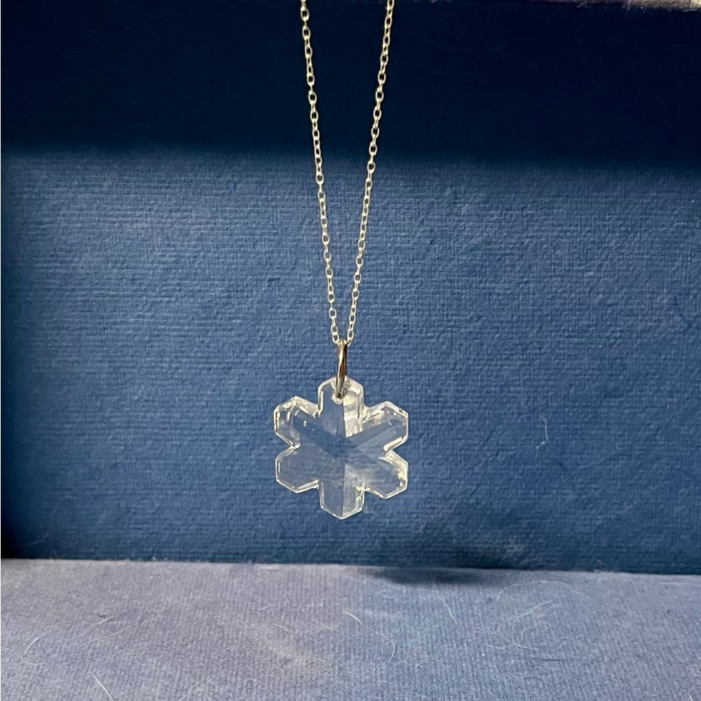 Silver Crystal Snowflake Pendant‎ Necklace